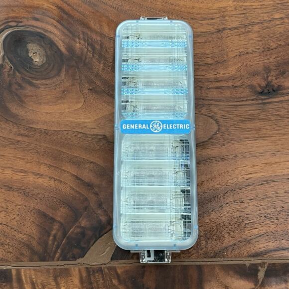 Vintage General Electric GE Flip Flash II Camera Bars Green Dot Unused - Picture 2 of 3